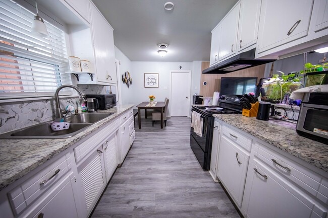 Photo - 4918 Seabreeze Dr