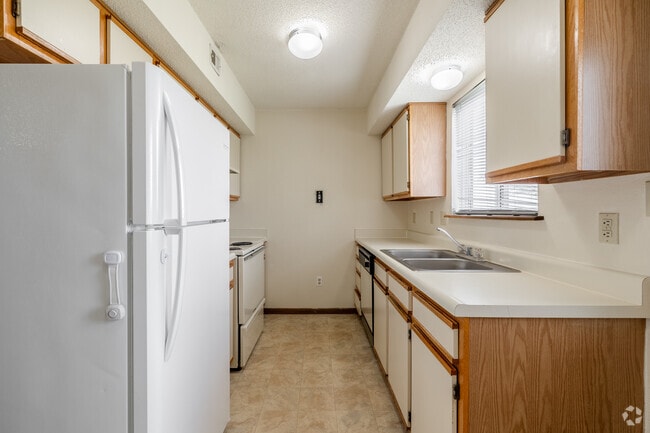 2BR, 2BA - 1050SF - Kitchen