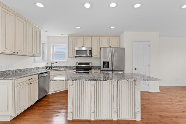 Photo - 925 General Whiting Blvd