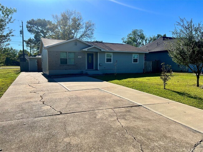 Photo - 3311 Crestmeadow Dr