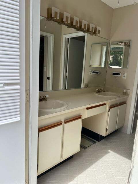 Building Photo - 5136 NW 49th Ave Rental