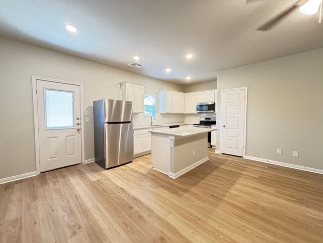 Photo - Brand New 3 Bd 2.5 Full Bath Townhouse Near UTSA & LaCantera