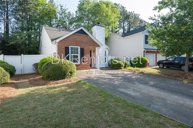 Photo - 207 Daventry Way