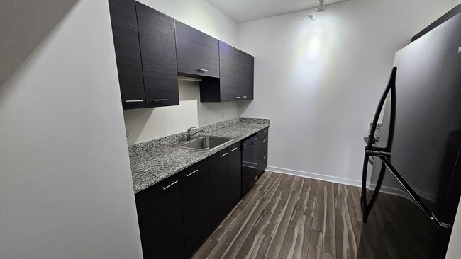 Photo - 128 W Chicago Ave