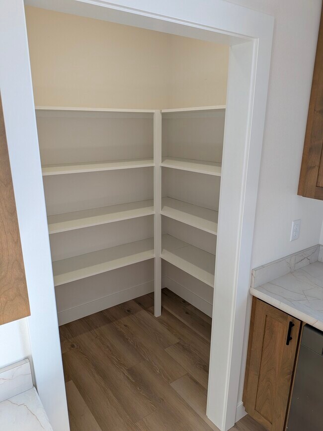 Photo - 162 Robin Rd