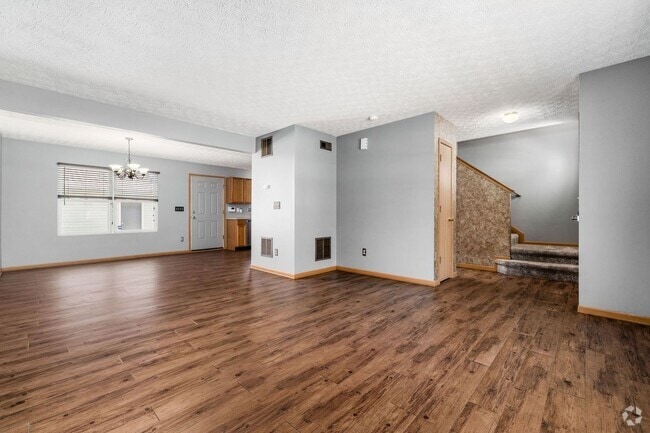 Building Photo - Spacious South Side Home with Garage!