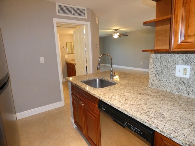 Photo - 2841 N Oakland Forest Dr