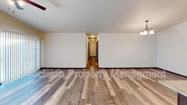 Photo - 587 Westwind Rd