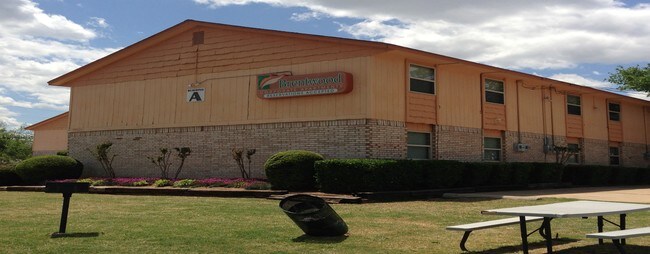 Brentwood Apartments - Brentwood Apartments
