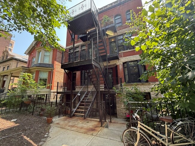 Building Photo - 647 W Deming Pl Unit GR Rental