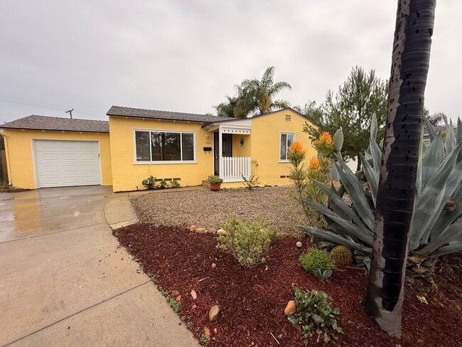 Building Photo - Charming 2BR/1BA home available in La Mesa with Large backyard!