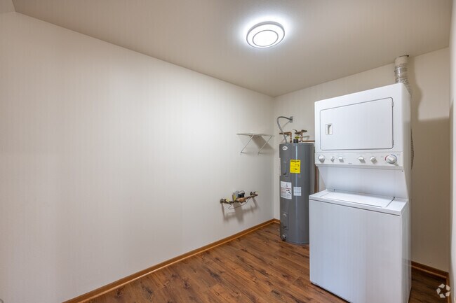 2BR, 1BA - 950SF - Renovated - Laundry