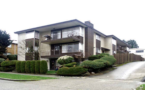 4245 27th Ave W