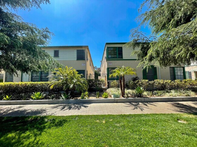 4230-4250 Los Feliz Blvd