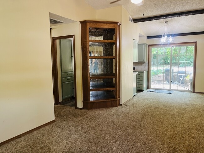 641 Hunters Hill Rd