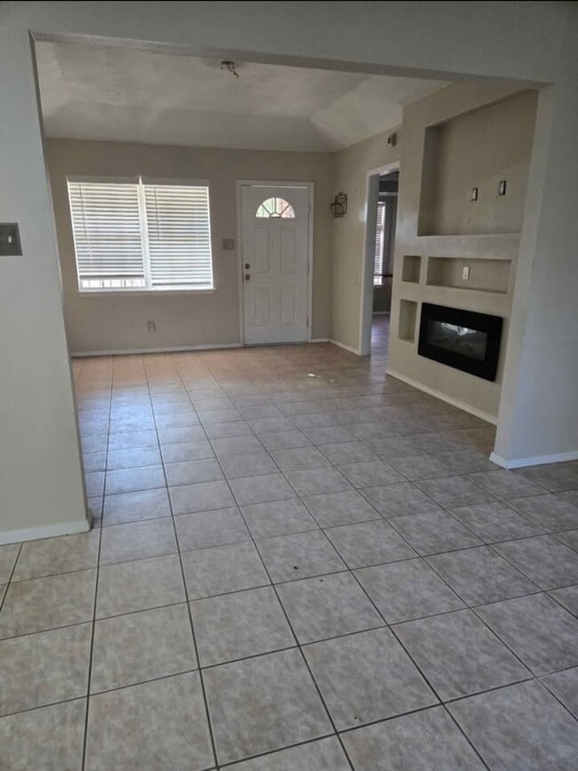 Building Photo - 404 N 29th Ave