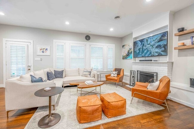 Photo - 808 Woodrow St