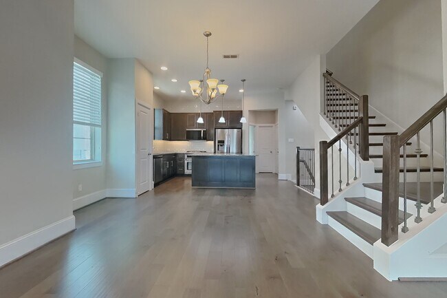 Photo - 5417 Larkin St