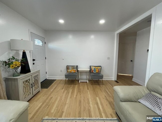 Photo - 11 Raymond Pl