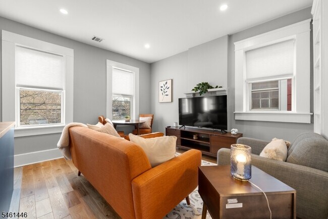32 Willowdale Ave Unit 2