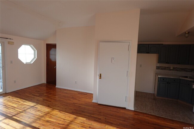 Photo - 1053 E 58th St Unidad 2