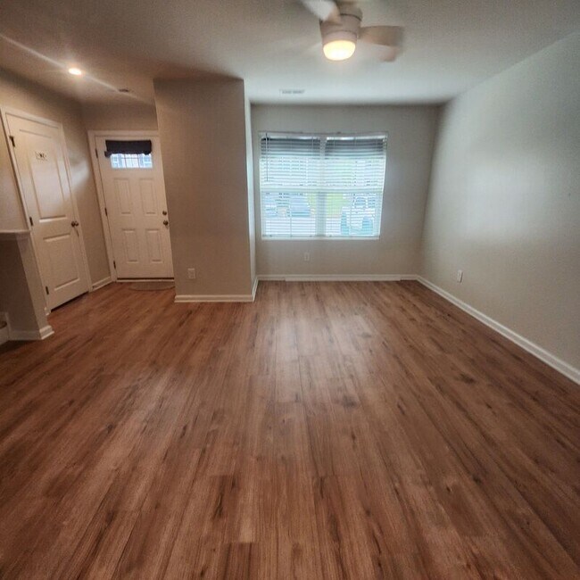 525 Hampton Townes Dr