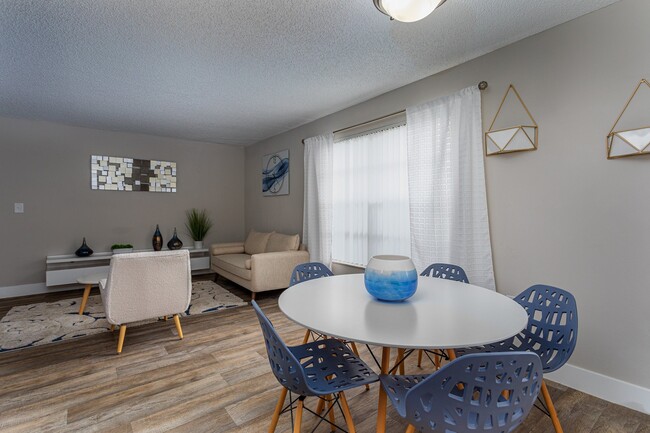 Interior Photo - Landings at Pembroke Lakes