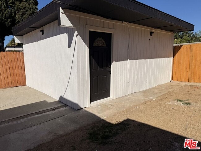 Building Photo - 3215 Winter St