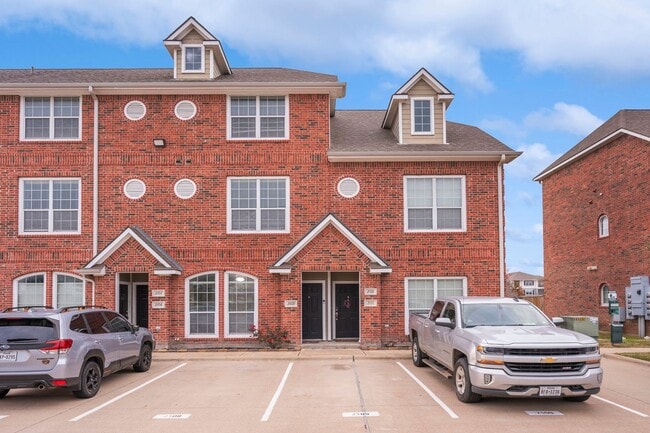 Building Photo - August 2026 Pre-Lease 4 bed Lakeridge - NO CARPET!