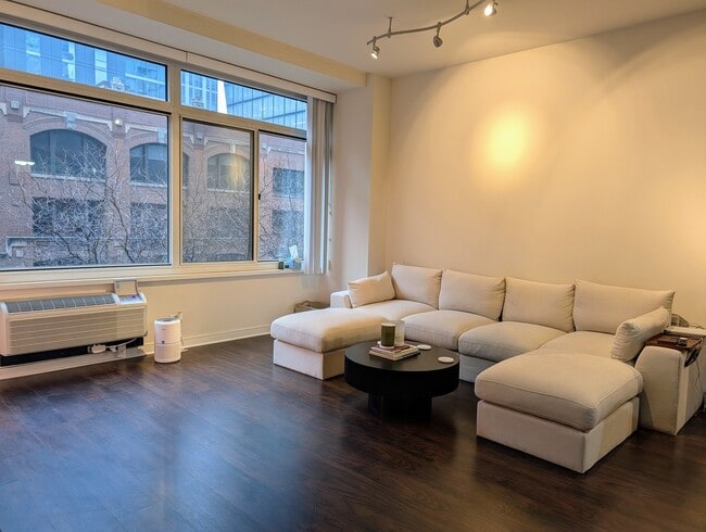 Photo - 211 E Ohio St Unit 523