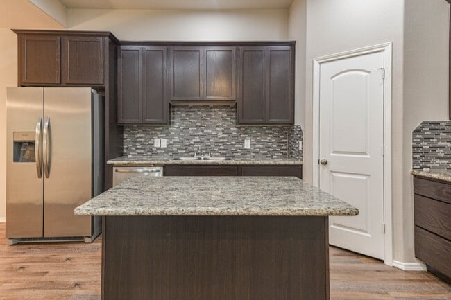 Photo - 15627 Sycamore Dr