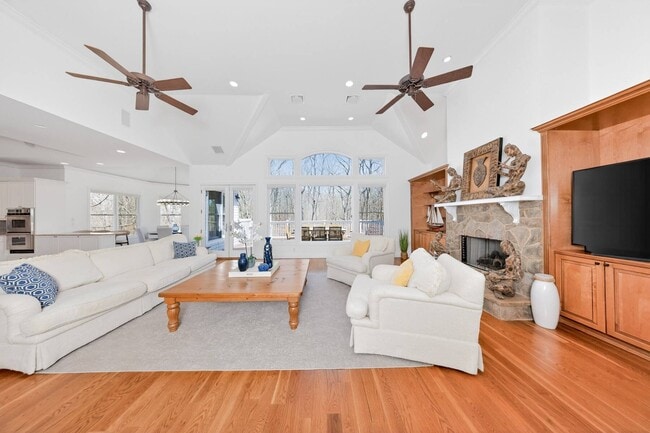 Photo - 9 Sea Farm Ct