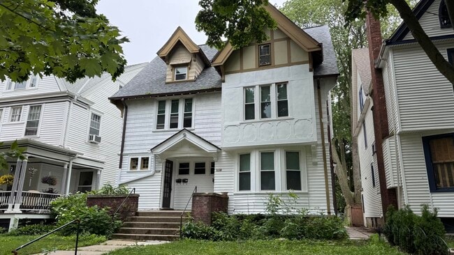 Building Photo - 2722 N Stowell Ave Rental