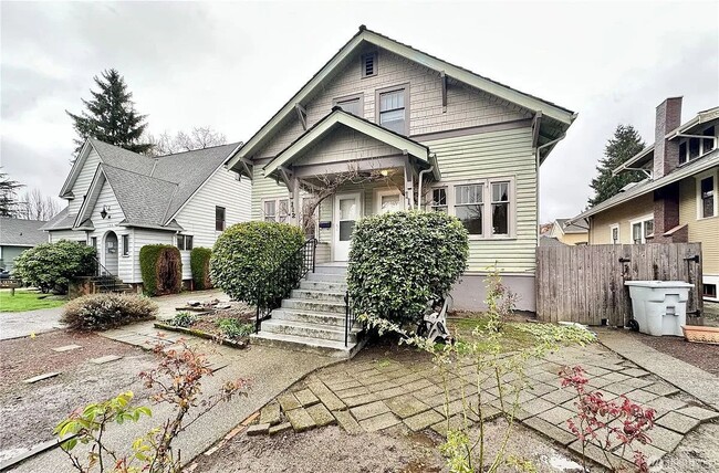 Building Photo - 114 Wells Ave S