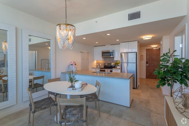 1 BR, 1 BA - 698 SF