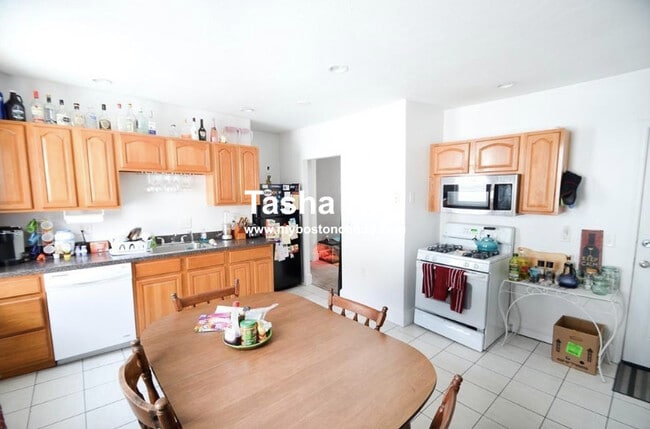 Photo - 574 Washington St Unit 3