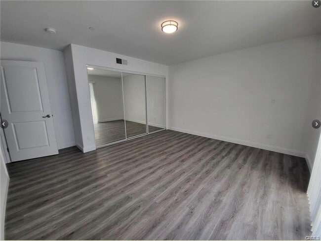 Building Photo - 14614 Vanowen St Rental