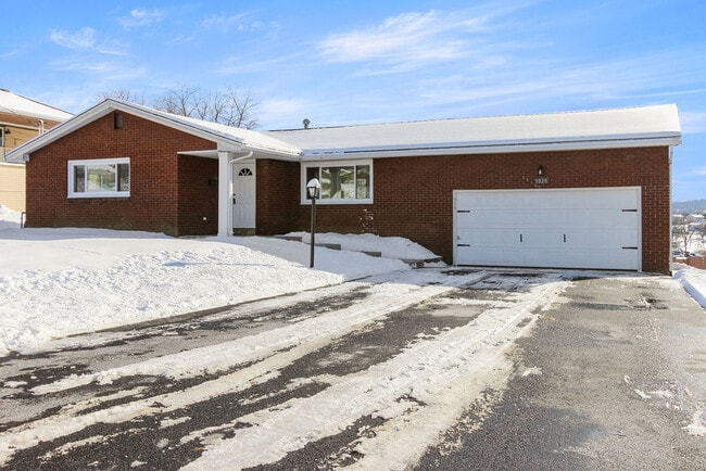 Building Photo - 1020 Grove St