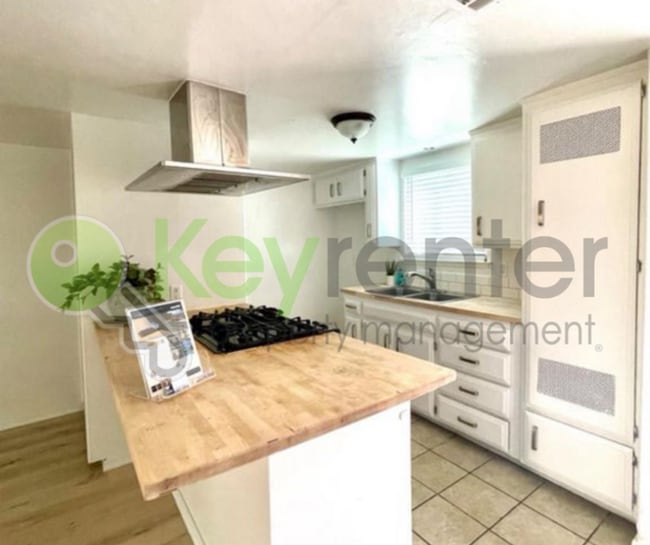 Photo - 5614 Hillsdale Blvd