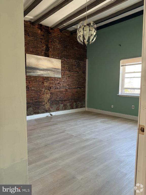 Building Photo - 2620 E Somerset St Rental