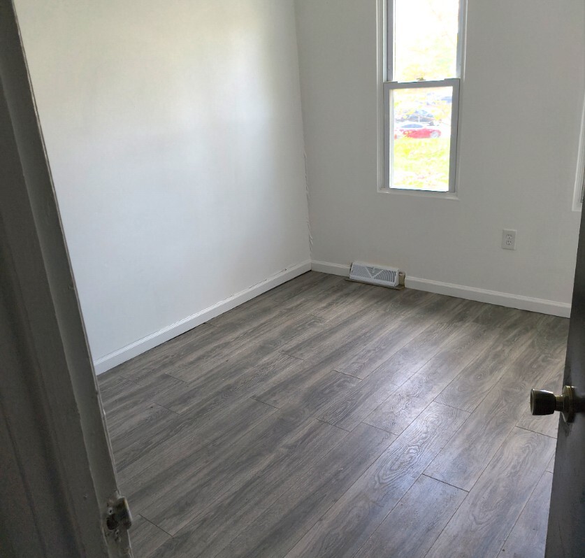 Photo - 2223 Dickens Ter