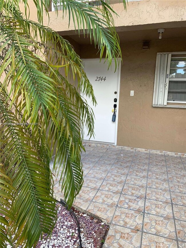 Photo - 2744 W 60th St Unidad 51 Rental