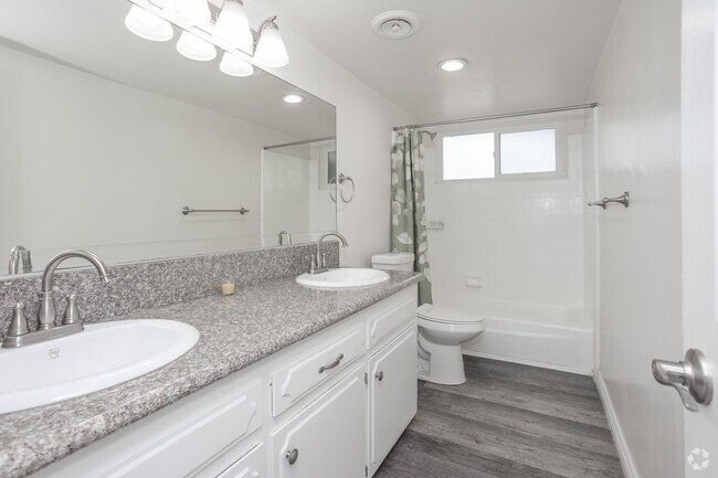 2BR, 2BA - 1,419SF - Second Bathroom