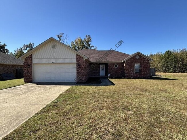 Building Photo - 2805 Southfork Dr