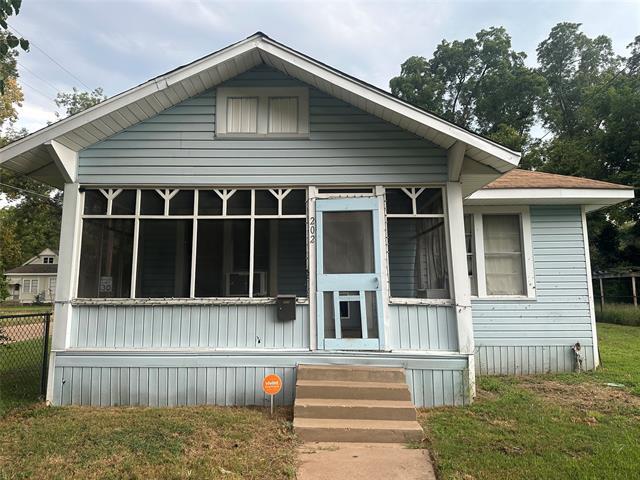 Photo - 202 E Elmwood St House