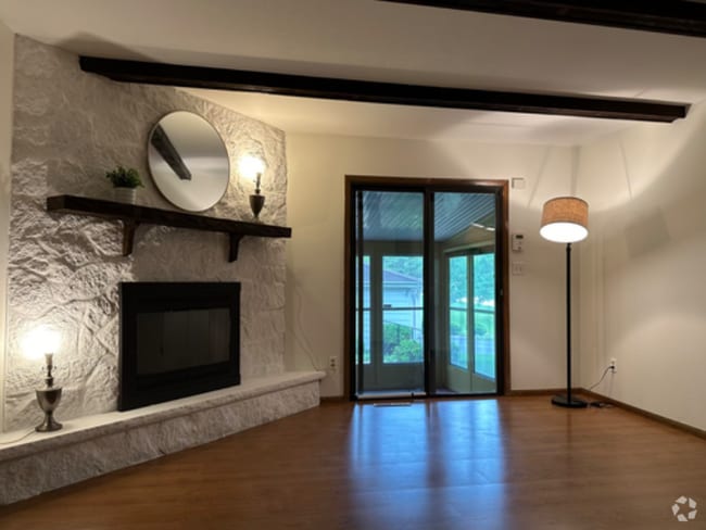 Building Photo - 170 N Brookfield Rd Rental