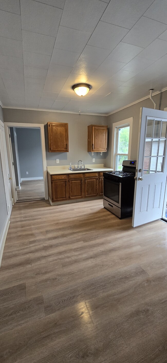 Kitchen - 117 Bridge St Unit 201