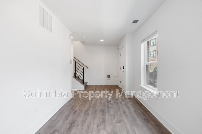 Photo - 14 Mural Walk NE