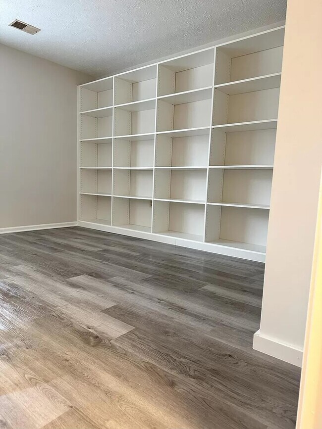 Photo - Hedington Condo