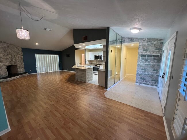 Photo - 1925 SE Cheltenham St